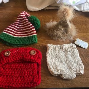 Newborn holiday photo outfits.